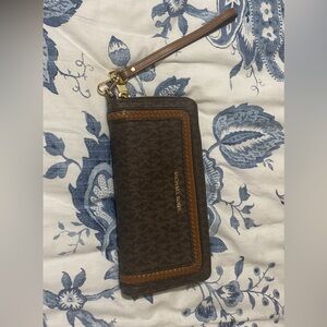 Michael kors wristlet/clutch